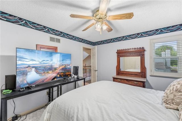 10715 W 116th Terrace, Overland Park, KS 66210