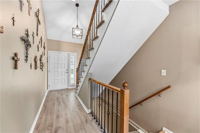 10715 W 116th Terrace, Overland Park, KS 66210