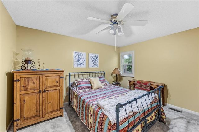 10715 W 116th Terrace, Overland Park, KS 66210