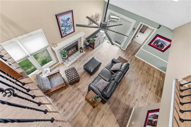 10715 W 116th Terrace, Overland Park, KS 66210