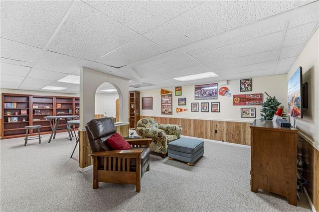 10715 W 116th Terrace, Overland Park, KS 66210