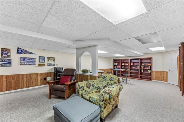 10715 W 116th Terrace, Overland Park, KS 66210