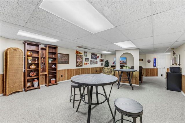 10715 W 116th Terrace, Overland Park, KS 66210