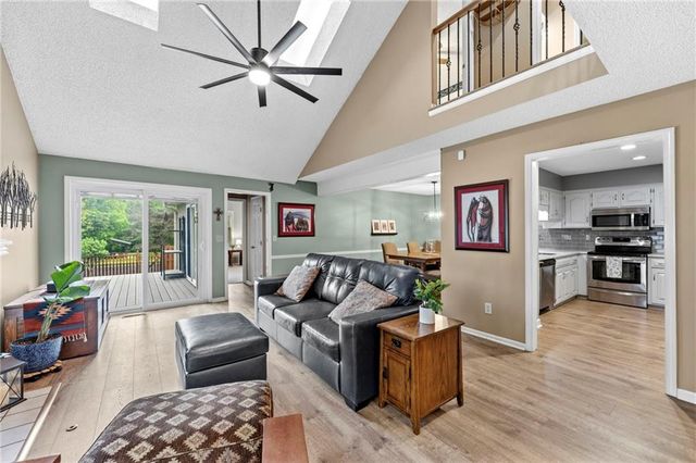 10715 W 116th Terrace, Overland Park, KS 66210