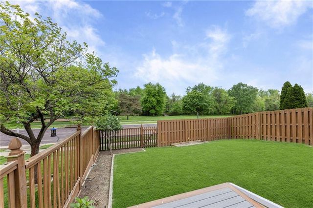 10715 W 116th Terrace, Overland Park, KS 66210