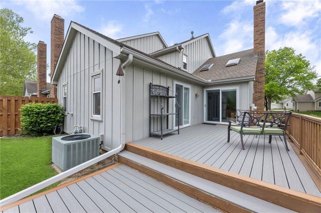 10715 W 116th Terrace, Overland Park, KS 66210