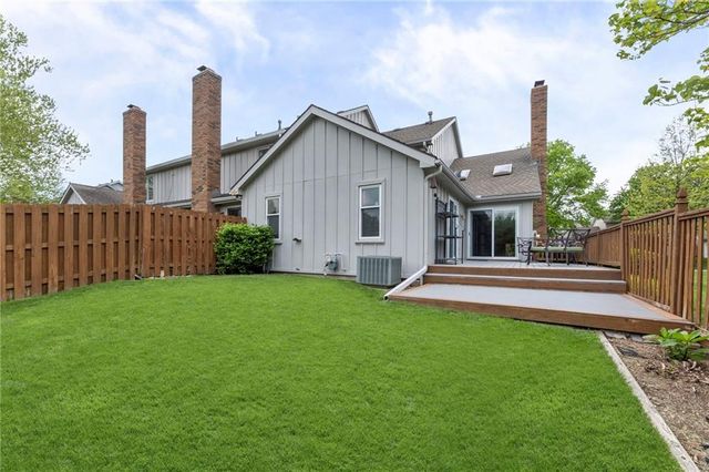 10715 W 116th Terrace, Overland Park, KS 66210