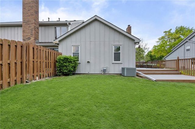 10715 W 116th Terrace, Overland Park, KS 66210