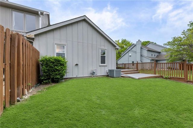 10715 W 116th Terrace, Overland Park, KS 66210