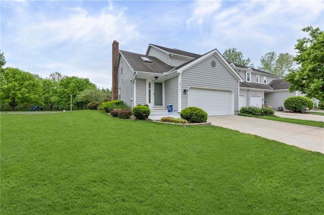 10715 W 116th Terrace, Overland Park, KS 66210