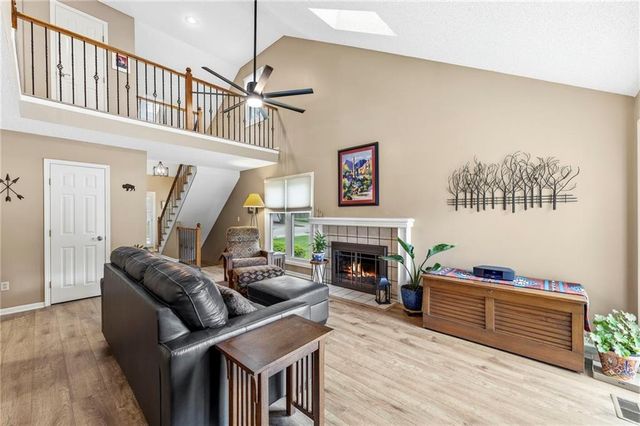 10715 W 116th Terrace, Overland Park, KS 66210