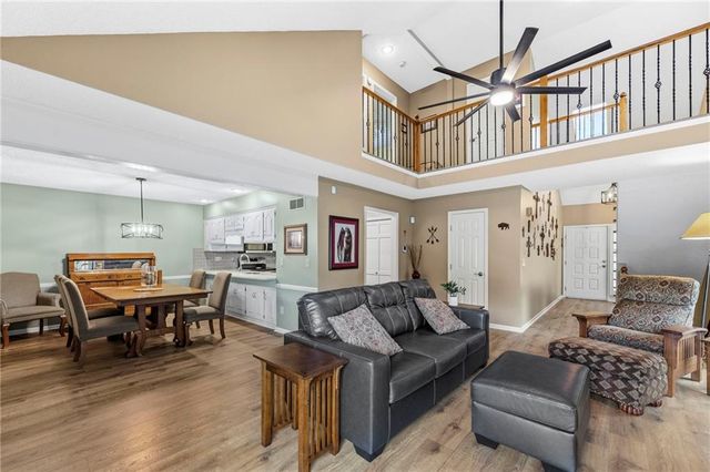 10715 W 116th Terrace, Overland Park, KS 66210
