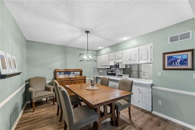 10715 W 116th Terrace, Overland Park, KS 66210