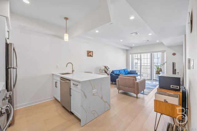 25-74 34th Street 4C, Astoria, NY 11103