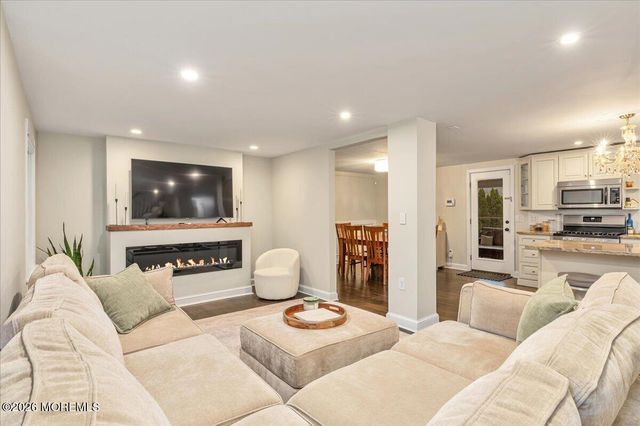 203 Florence Place, Middletown, NJ 07748
