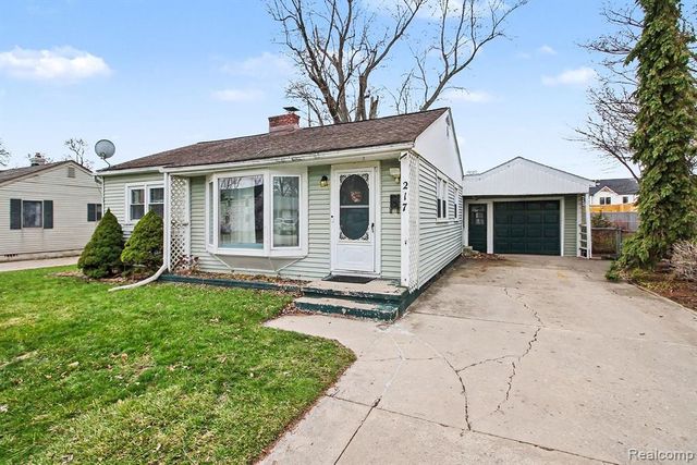 217 N 5th Street, Brighton, MI 48116