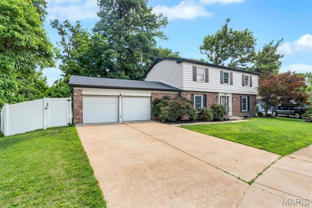 343 Ridge Trail Drive, Chesterfield, MO 63017