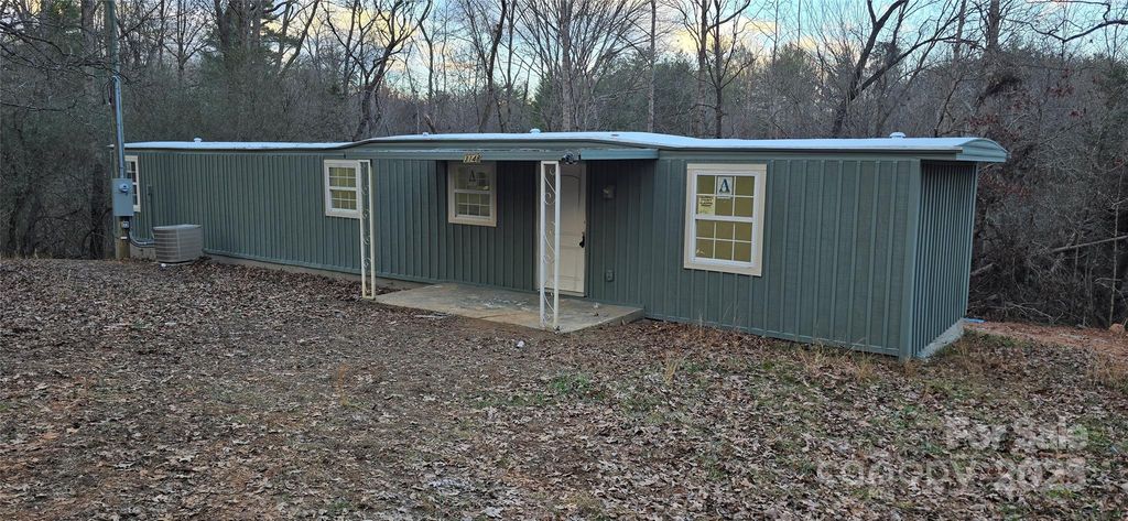 3148 Jones Wade Road, Hudson, NC 28638