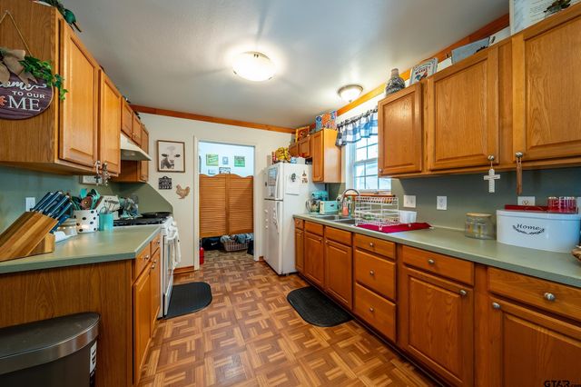 258 W 6th, Rusk, TX 75785