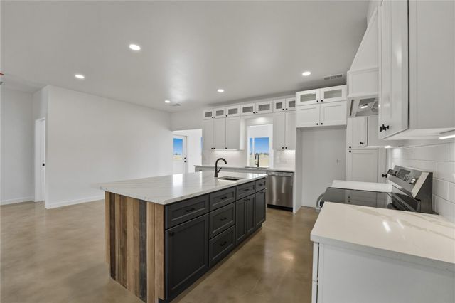 9391 Hajovsky RD, La Grange, TX 78945