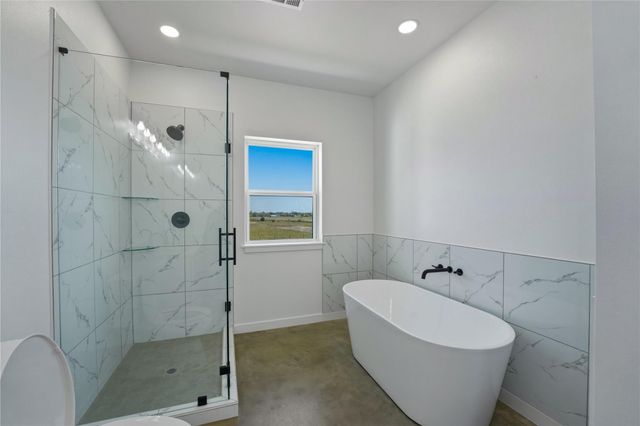 9391 Hajovsky RD, La Grange, TX 78945