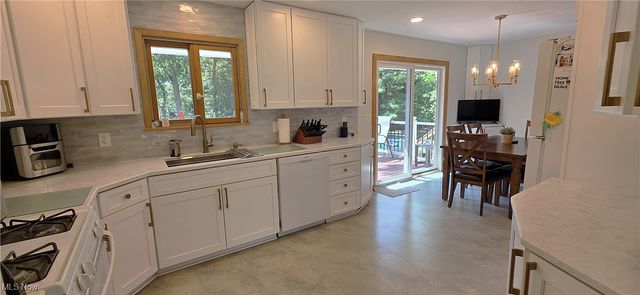 15485 Albion Road, Strongsville, OH 44136