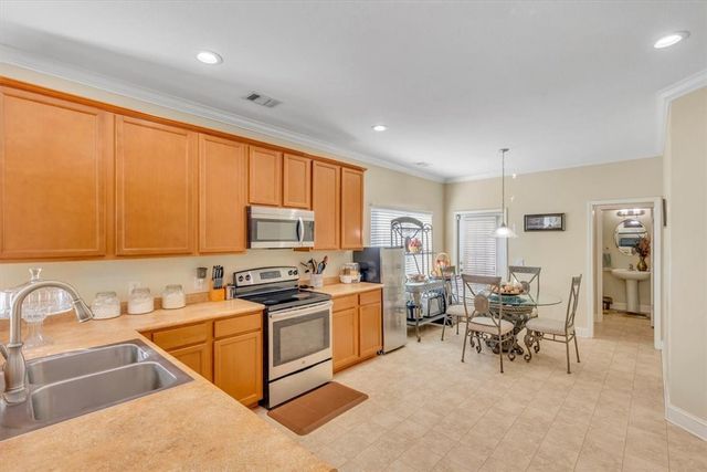 1077 Marne Blvd, Hinesville, GA 31313