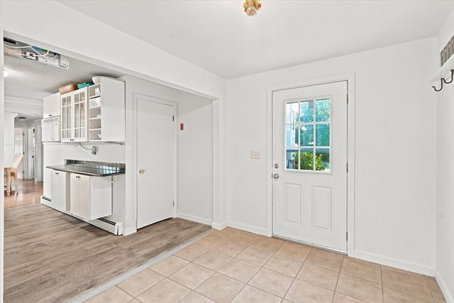 16 Edgelawn Ave, Chelmsford, MA 01863