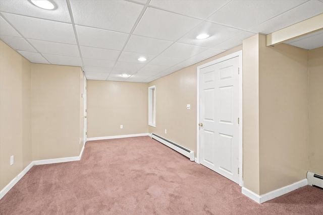 16 Edgelawn Ave, Chelmsford, MA 01863