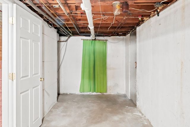 16 Edgelawn Ave, Chelmsford, MA 01863