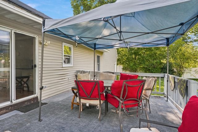 16 Edgelawn Ave, Chelmsford, MA 01863