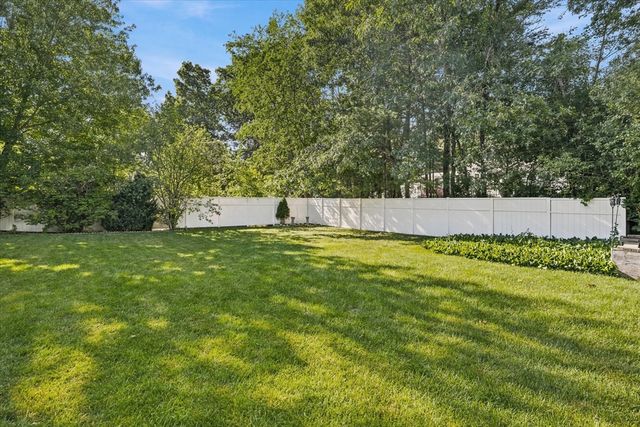 16 Edgelawn Ave, Chelmsford, MA 01863