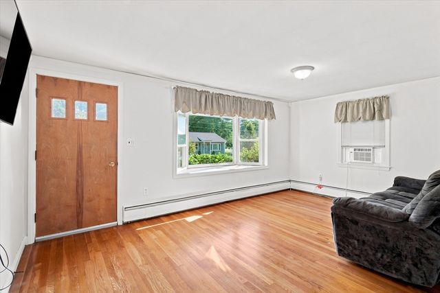 16 Edgelawn Ave, Chelmsford, MA 01863