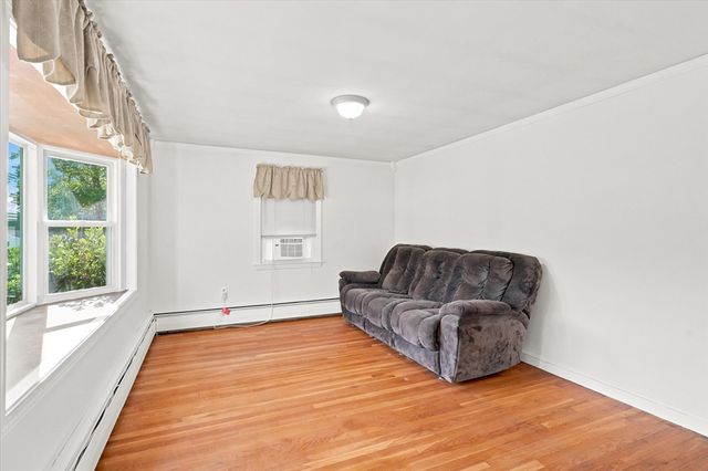 16 Edgelawn Ave, Chelmsford, MA 01863