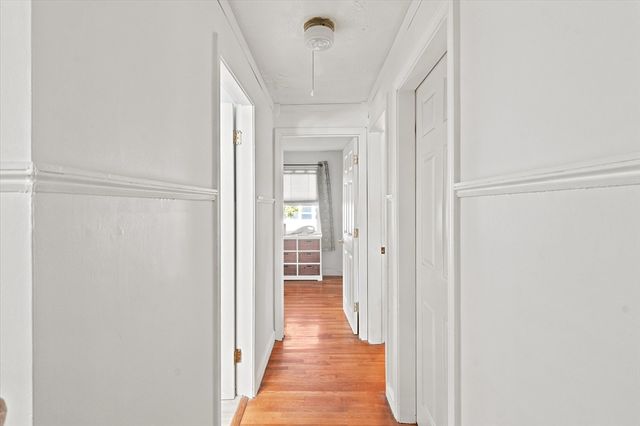 16 Edgelawn Ave, Chelmsford, MA 01863