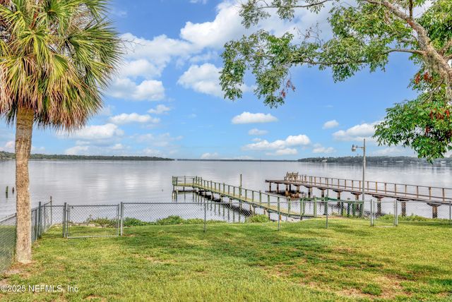 115 SUNSET POINT Road, East Palatka, FL 32131