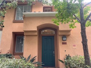 2401 Ladrillo Aisle, Irvine, CA 92606