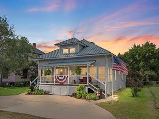 205 Main Street, Palacios, TX 77465