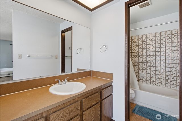3706 S 255th Place, Kent, WA 98032