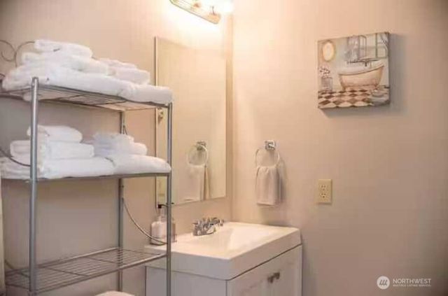 3706 S 255th Place, Kent, WA 98032