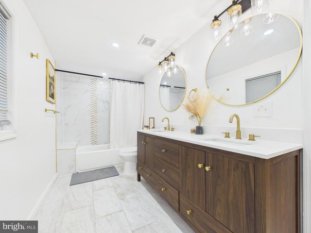 2709 OAKLEY AVE, Baltimore, MD 21215