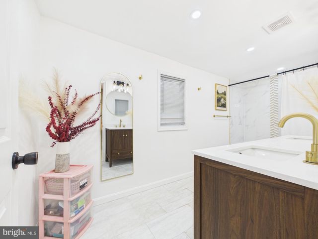 2709 OAKLEY AVE, Baltimore, MD 21215