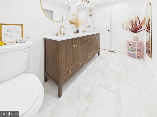 2709 OAKLEY AVE, Baltimore, MD 21215