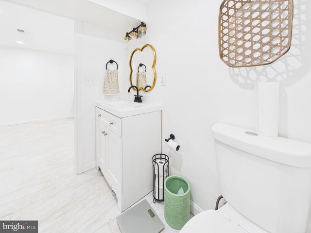 2709 OAKLEY AVE, Baltimore, MD 21215
