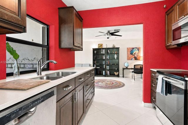 4121 NW 78th Way, Coral Springs, FL 33065