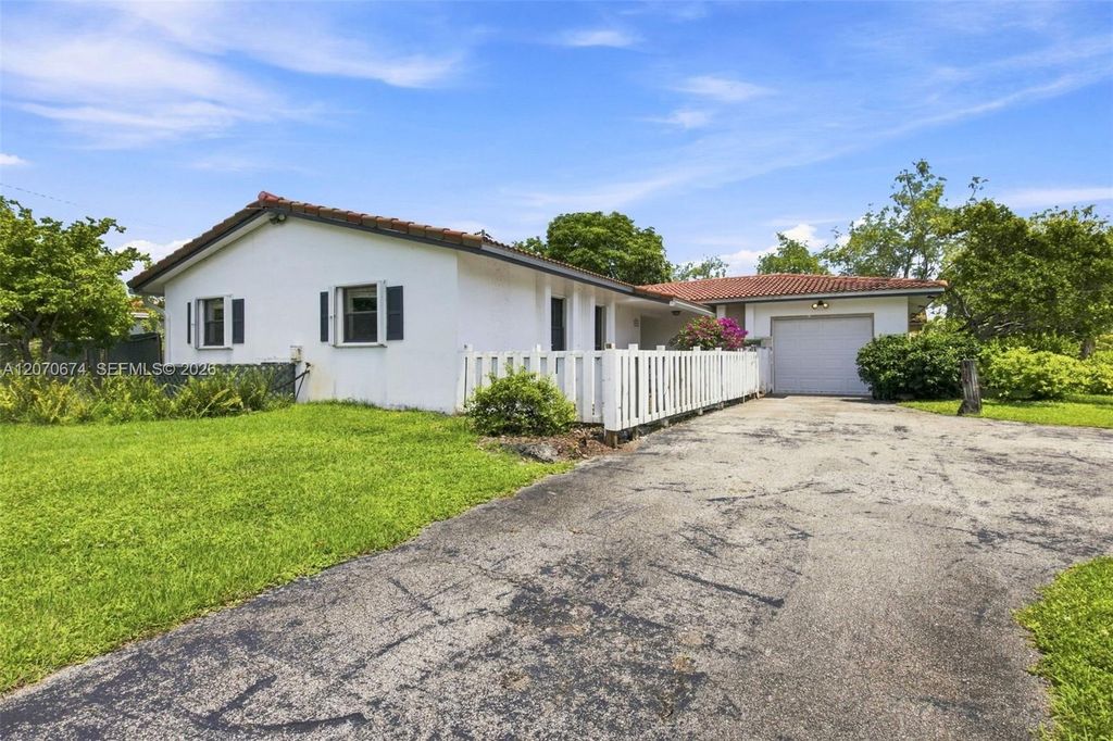 4121 NW 78th Way, Coral Springs, FL 33065