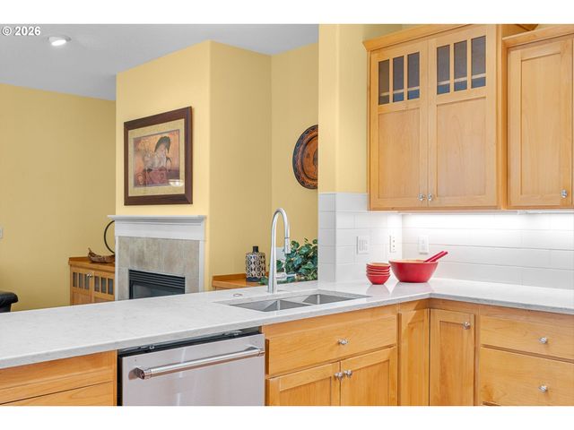 8914 Sw TAYLORS FERRY Rd, Portland, OR 97223