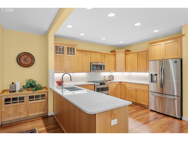 8914 Sw TAYLORS FERRY Rd, Portland, OR 97223