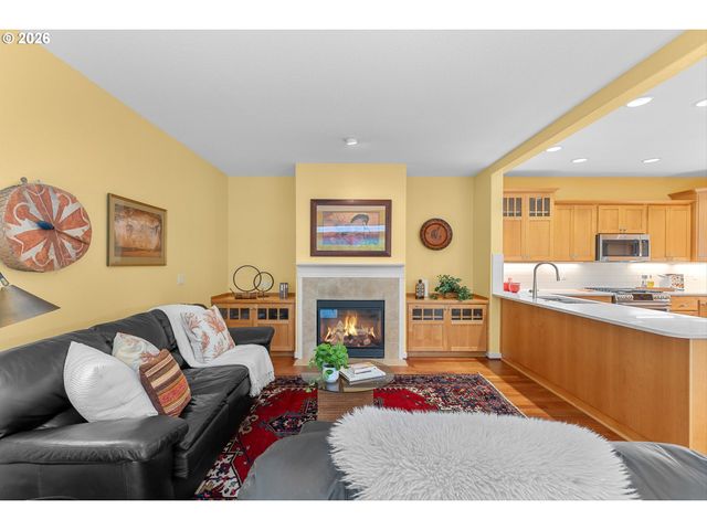 8914 Sw TAYLORS FERRY Rd, Portland, OR 97223