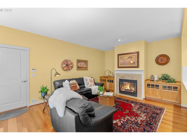 8914 Sw TAYLORS FERRY Rd, Portland, OR 97223